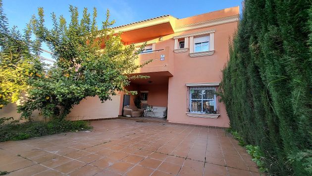 Foto 1 de Venta de casa adosada en Villanueva del Ariscal de 4 habitaciones con garaje y balcón