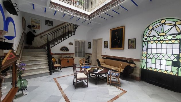 Foto 2 de Casa adossada en venda a calle Virgen del Monte de 6 habitacions amb garatge i jardí
