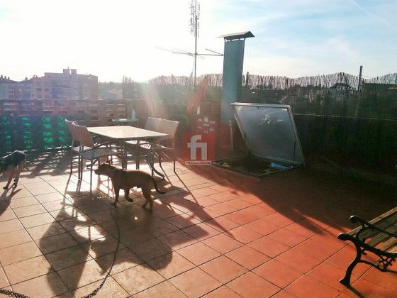 Foto 2 de Ático en venta en Can Feu - Can Gambús - Hostafrancs de 3 habitaciones con terraza y balcón