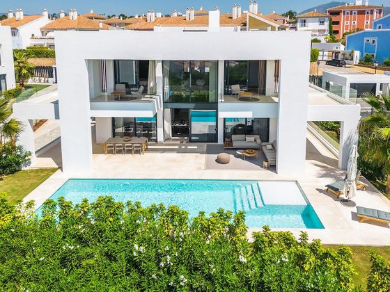 Foto 1 de Xalet en venda a calle El Paraiso de 5 habitacions amb terrassa i piscina