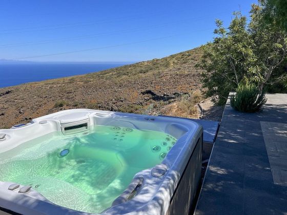 Foto 1 de Casa en venda a Arafo de 4 habitacions amb piscina i garatge
