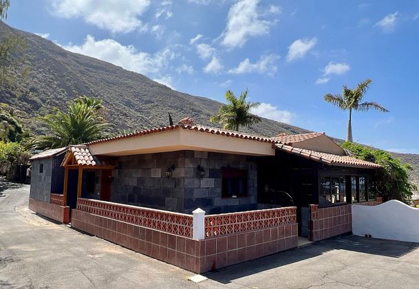 Foto 1 de Chalet en venta en Santiago del Teide de 3 habitaciones con terraza y piscina