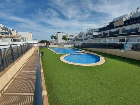 Foto 1 de Piso en venta en Gran Alacant de 3 habitaciones con terraza y piscina