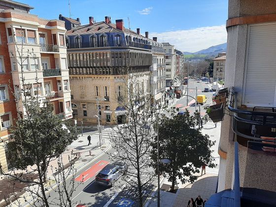 Foto 1 de Venta de piso en calle Colon Ibilbidea de 5 habitaciones con balcón y calefacción