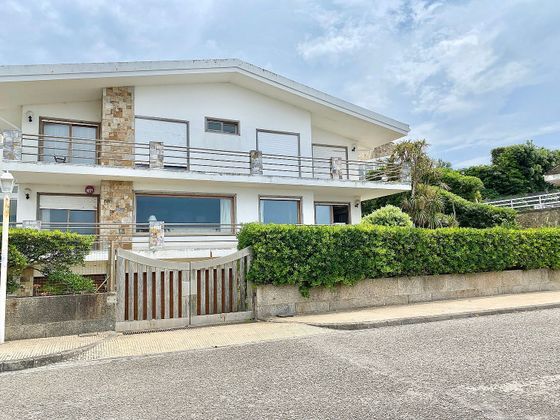 Foto 2 de Chalet en venta en Coruxo - Oia - Saiáns de 6 habitaciones con terraza y piscina