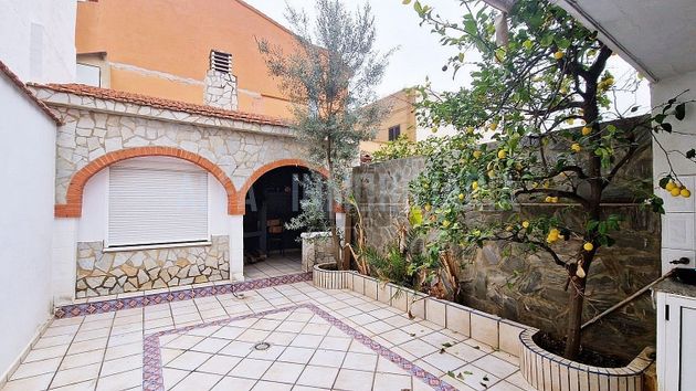 Foto 2 de Casa adossada en venda a Albal de 3 habitacions amb terrassa i garatge