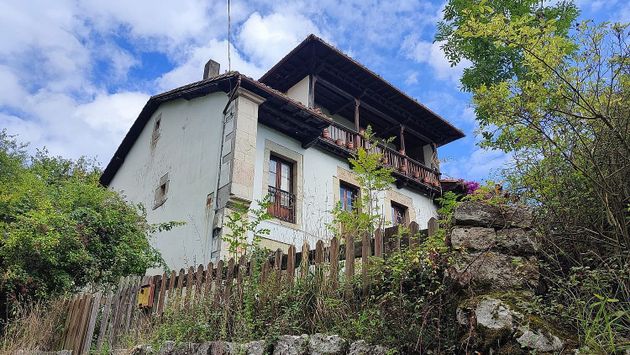 Foto 1 de Chalet en venta en Vidiago-Pendueles-Tresgrandas de 5 habitaciones con terraza y jardín