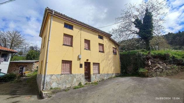 Foto 1 de Casa en venta en calle Figaredo de 3 habitaciones y 173 m²