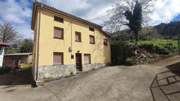 Foto 2 de Casa en venda a calle Figaredo de 3 habitacions i 173 m²