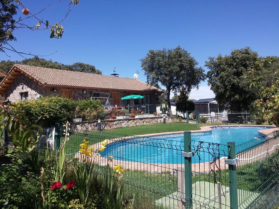 Foto 1 de Chalet en venta en Ituero y Lama de 6 habitaciones con piscina y jardín