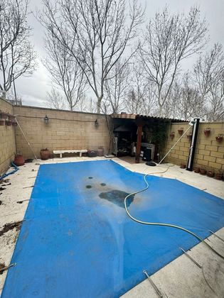 Foto 1 de Casa en venda a Las Lomas de 4 habitacions amb piscina i garatge
