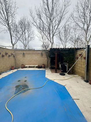 Foto 2 de Casa en venda a Las Lomas de 4 habitacions amb piscina i garatge