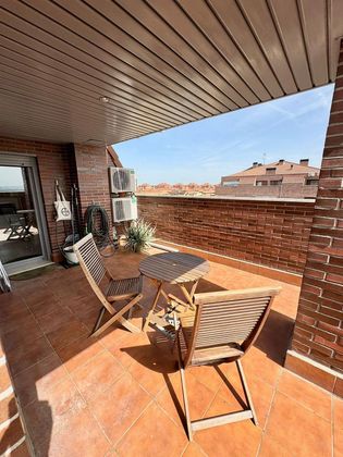 Foto 2 de Àtic en venda a El Quiñón de 4 habitacions amb terrassa i piscina