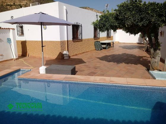 Foto 1 de Xalet en venda a Instinción de 3 habitacions amb piscina i jardí
