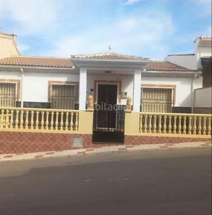 Foto 1 de Casa en venta en Castillo de Locubín de 3 habitaciones con piscina