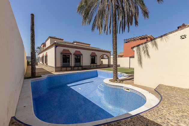 Foto 1 de Venta de chalet en Arco Norte - Avda. España de 5 habitaciones con terraza y piscina