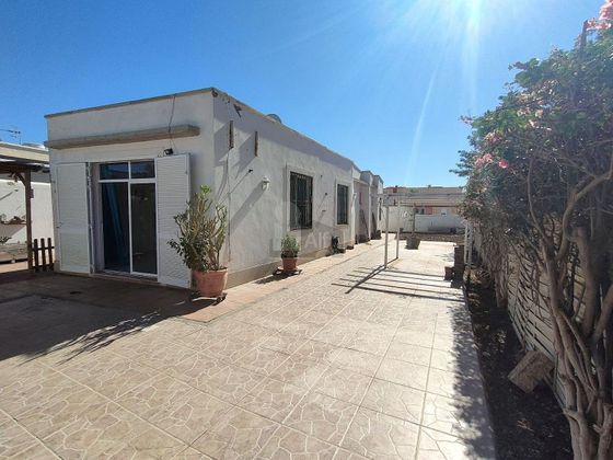 Foto 1 de Casa en venda a Guargacho de 3 habitacions amb terrassa i jardí
