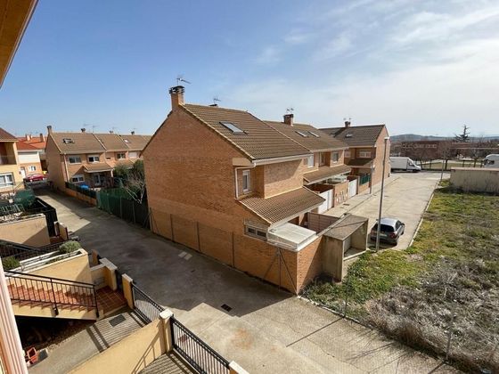 Foto 1 de Casa en venta en Monfarracinos de 3 habitaciones con terraza y piscina