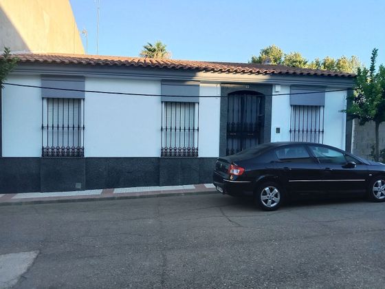 Foto 1 de Casa en venta en Albuera (La) de 3 habitaciones con terraza y garaje