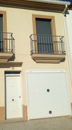Foto 2 de Casa en venta en Albuera (La) de 3 habitaciones con terraza y garaje