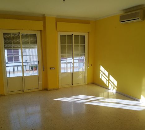 Foto 1 de Venta de piso en Jerez de los Caballeros de 4 habitaciones con terraza y balcón