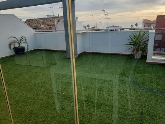 Foto 1 de Dúplex en venta en calle Magallanes de 3 habitaciones con terraza y aire acondicionado