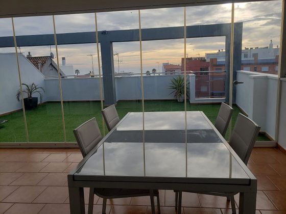 Foto 2 de Dúplex en venda a calle Magallanes de 3 habitacions amb terrassa i aire acondicionat