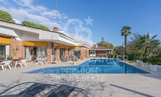 Foto 2 de Casa adossada en venda a Bellaterra de 3 habitacions amb terrassa i piscina