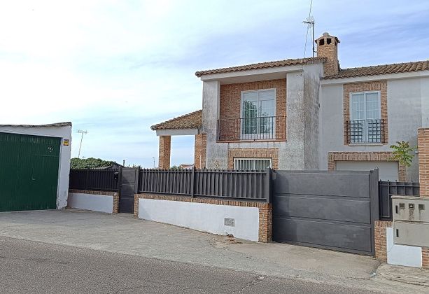 Foto 1 de Alquiler de casa en Ventas de Retamosa (Las) de 3 habitaciones con terraza y garaje