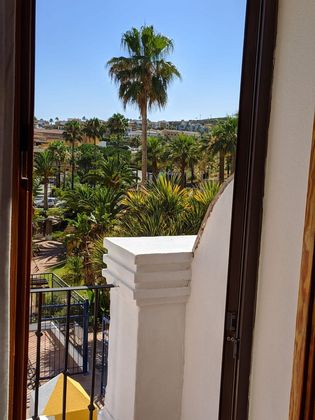 Foto 1 de Àtic en lloguer a avenida De la Hacienda de 3 habitacions amb terrassa i piscina
