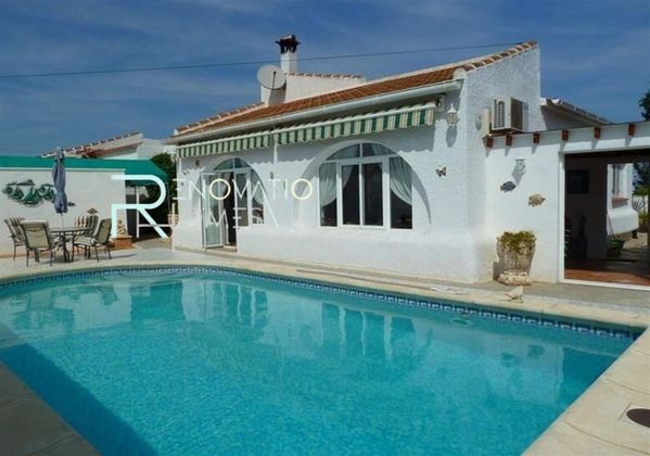 Foto 1 de Xalet en venda a Los Balcones - Los Altos del Edén de 3 habitacions amb terrassa i piscina