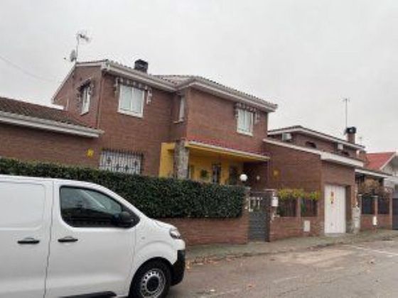 Foto 1 de Casa en venda a Camarma de Esteruelas de 5 habitacions amb terrassa i piscina