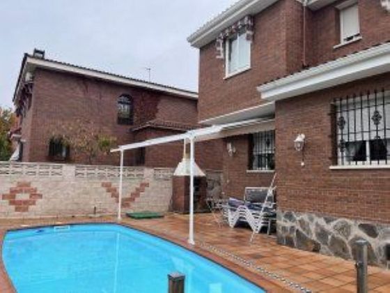 Foto 2 de Casa en venta en Camarma de Esteruelas de 5 habitaciones con terraza y piscina
