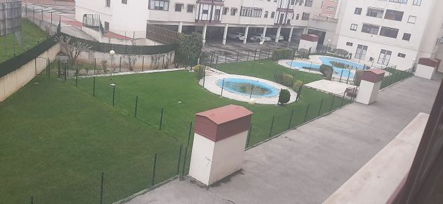 Foto 2 de Alquiler de piso en Ensanche de 3 habitaciones con terraza y piscina