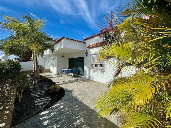 Foto 1 de Casa en venda a avenida Las Palmeras de 3 habitacions amb terrassa i piscina