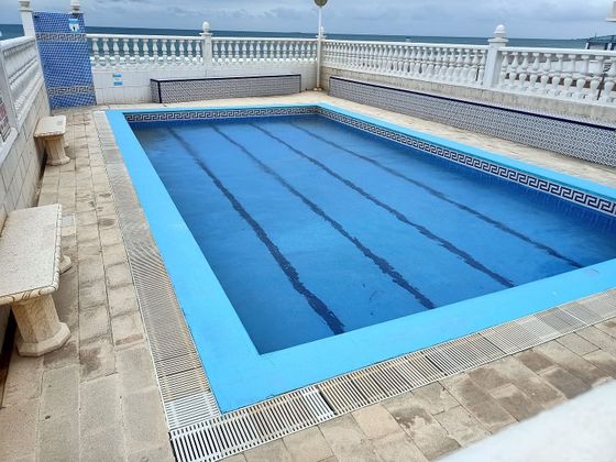 Foto 1 de Piso en venta en vía Gran de la Manga de 3 habitaciones con terraza y piscina