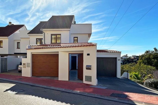 Foto 1 de Casa adossada en venda a calle Castaño de 3 habitacions amb terrassa i piscina
