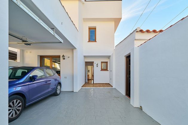 Foto 2 de Venta de casa adosada en calle Castaño de 3 habitaciones con terraza y piscina