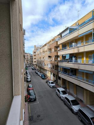 Foto 1 de Venta de piso en Almoradí de 2 habitaciones con terraza y balcón