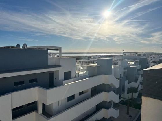 Foto 1 de Àtic en venda a Zona Pueblo de 2 habitacions amb terrassa i piscina