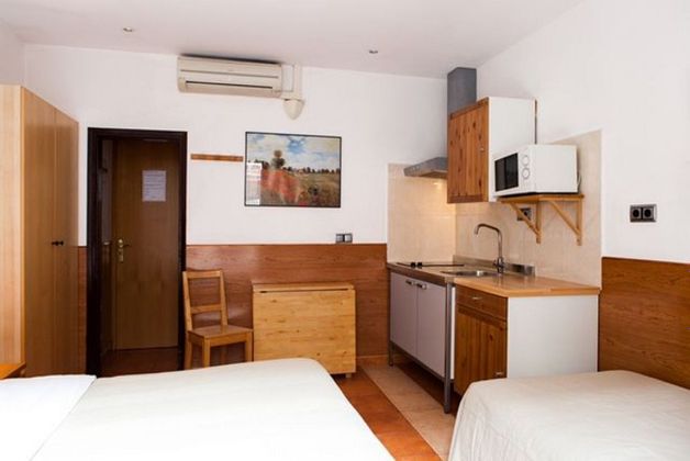 Foto 2 de Pis en venda a El Raval de 6 habitacions amb balcó i aire acondicionat