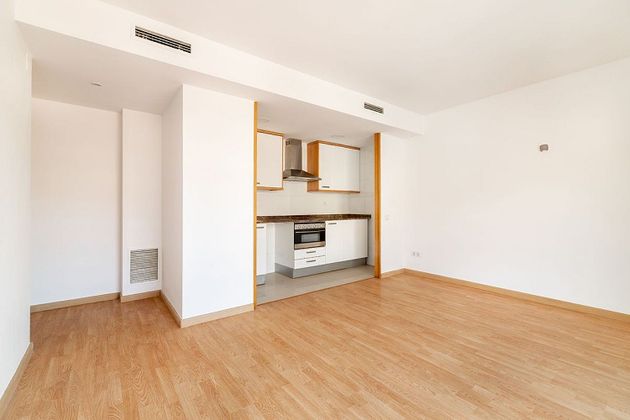 Foto 2 de Venta de piso en calle Girona de 1 habitación con garaje y calefacción