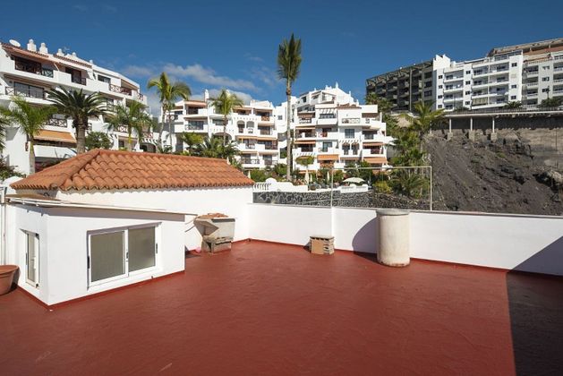 Foto 2 de Casa en venda a calle El Carmen de 4 habitacions amb terrassa i jardí