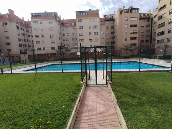 Foto 2 de Pis en venda a Ensanche de 3 habitacions amb piscina i garatge