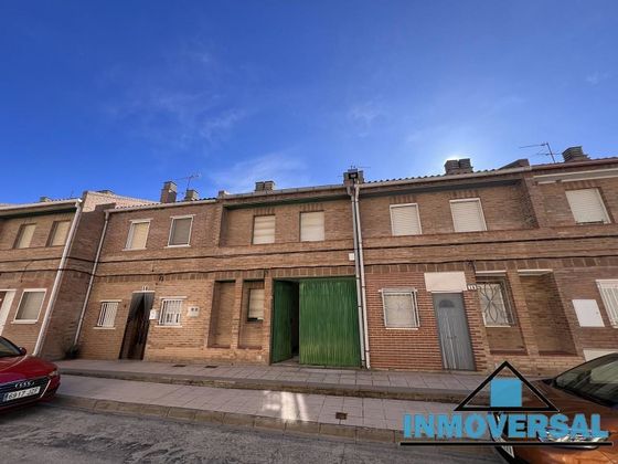 Foto 2 de Casa en venda a Mequinenza de 3 habitacions amb terrassa i garatge