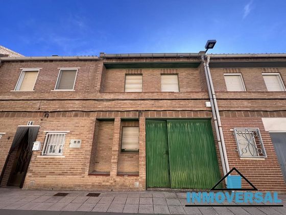 Foto 1 de Casa en venda a Mequinenza de 3 habitacions amb terrassa i garatge