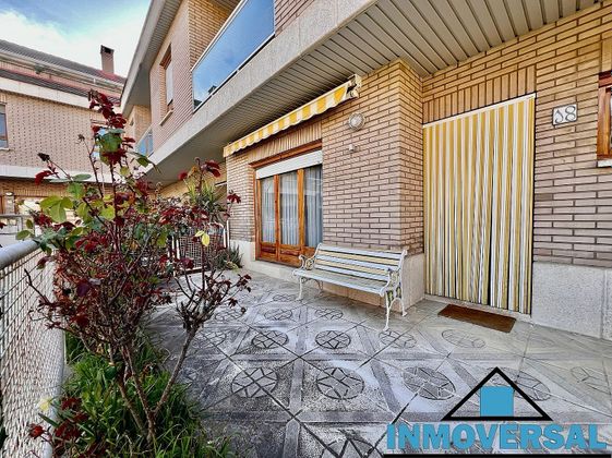 Foto 2 de Casa adossada en venda a Utebo de 4 habitacions amb terrassa i piscina