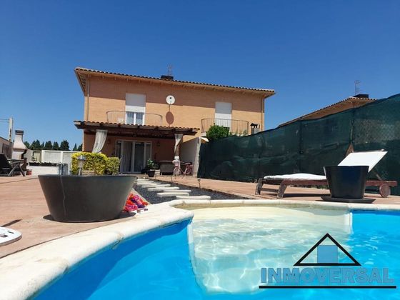 Foto 2 de Casa en venta en Mediana de Aragón de 3 habitaciones con terraza y piscina