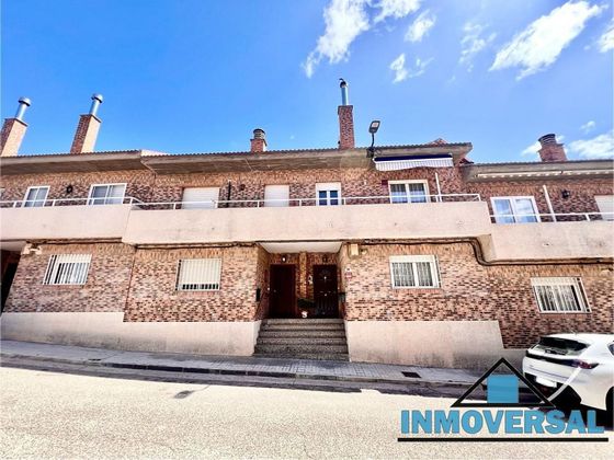 Foto 1 de Casa adossada en venda a Villanueva de Gállego de 3 habitacions amb terrassa i garatge