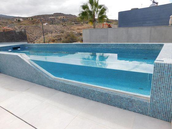 Foto 2 de Xalet en venda a calle Emilia Pardo Bazán de 3 habitacions amb terrassa i piscina